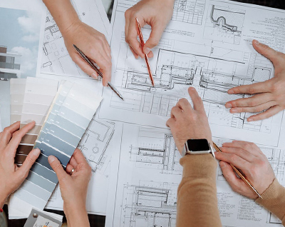 兩個(gè)中心 兩個(gè)中心